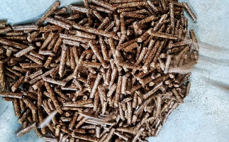 秋季到來，儲(chǔ)存鋸末顆粒機(jī)生物質(zhì)顆粒的正確方式